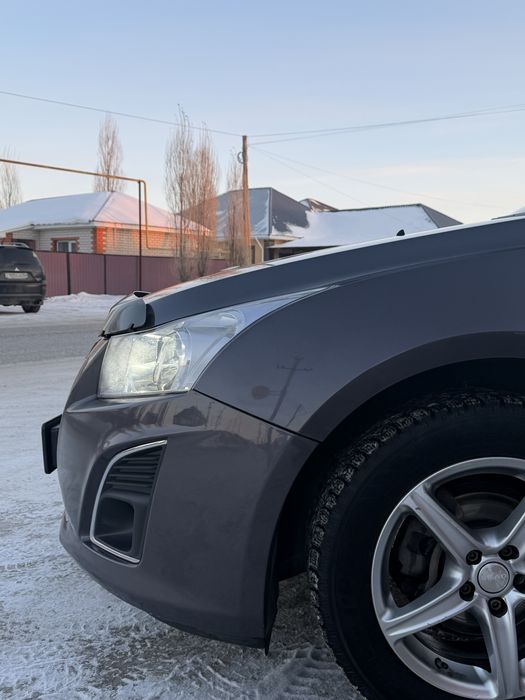 Chevrolet Cruze автомобиль