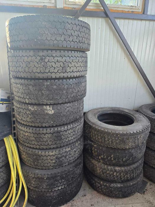 Продавам Гуми за камион 215х75х17.5 / 235х75х17.5 / 265х70х19.5