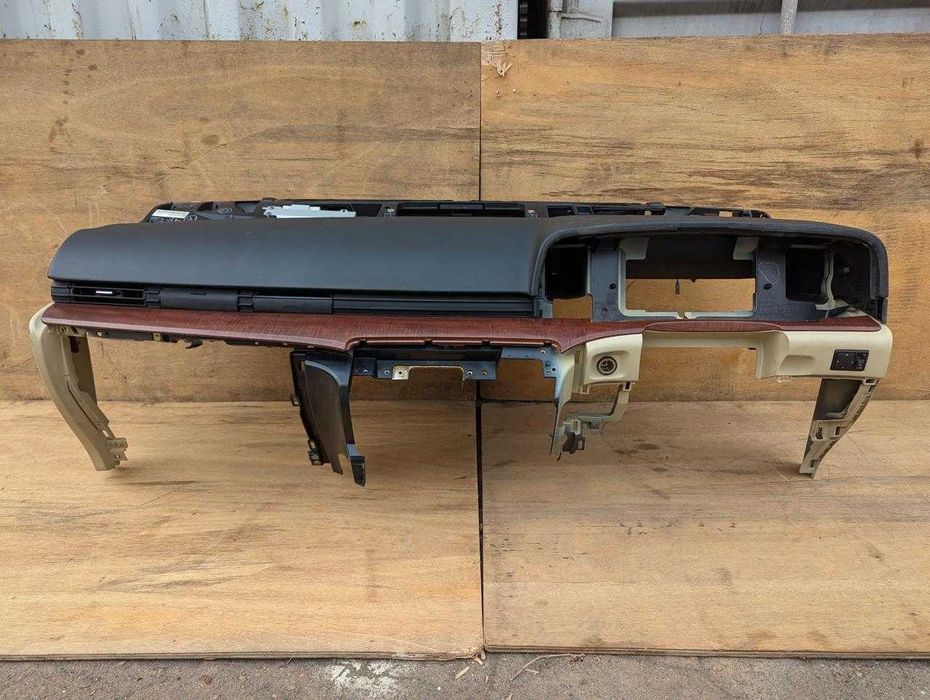 Торпеда панель на Ниссан Эльгранд Е51