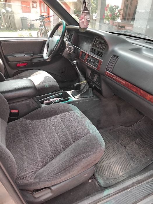 Vând Grand cherokee