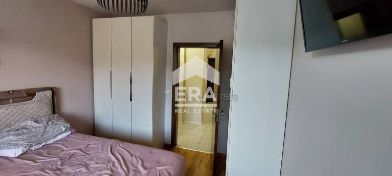 Продава се Тристаен апартамент в Хасково, Център - 95 кв.м за 2106 €/кв.м - Снимка #2