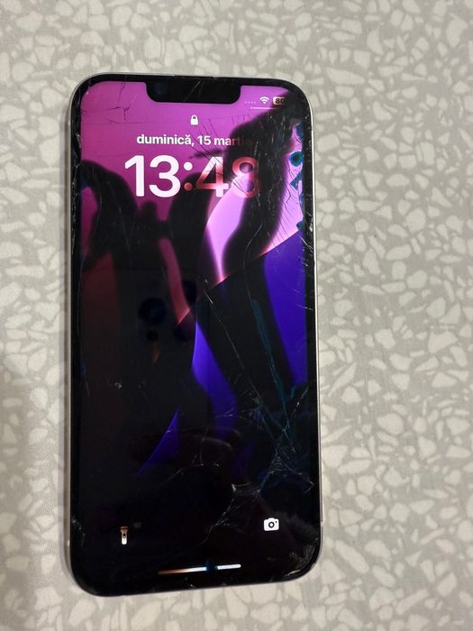 Iphone 14 display stricat