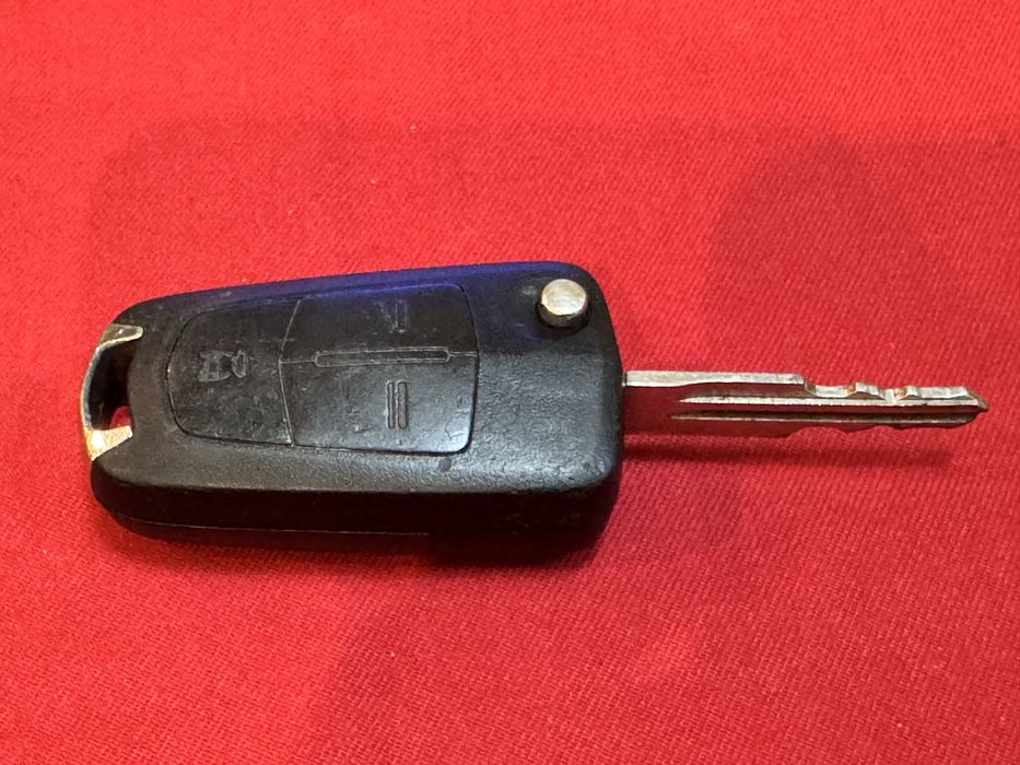 Ключ за Chevrolet оригинален с 3бутона и платка за Aveo Cruzze Captiva