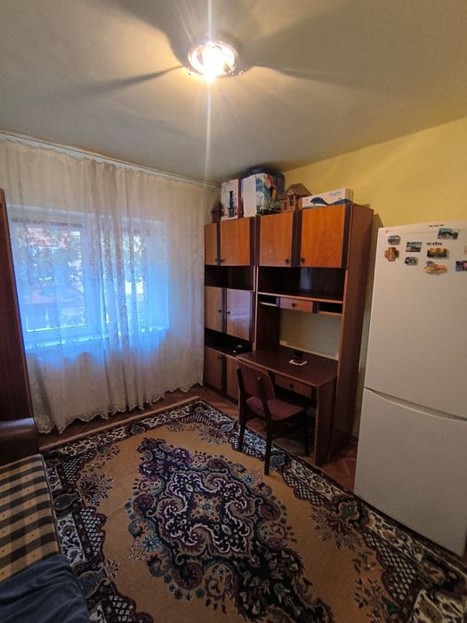 Închiriez apartament