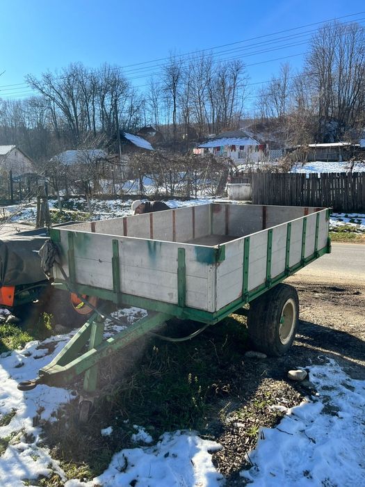 Tractor cu remorca basculabila