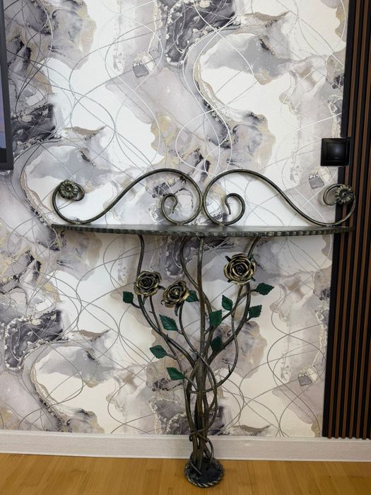 Продам  кованную  стойка полка