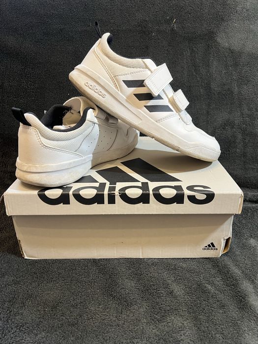 Обувки adidas 35,5