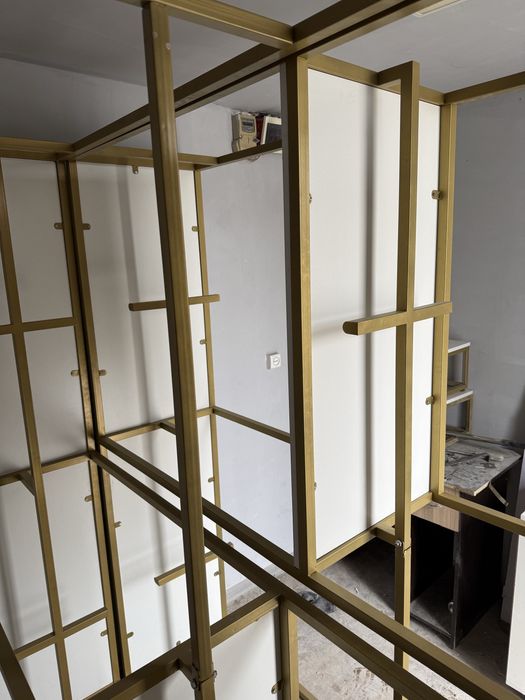 Магазин учун стеллажлар бор 8 дона