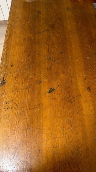 Письменный стол из дерева