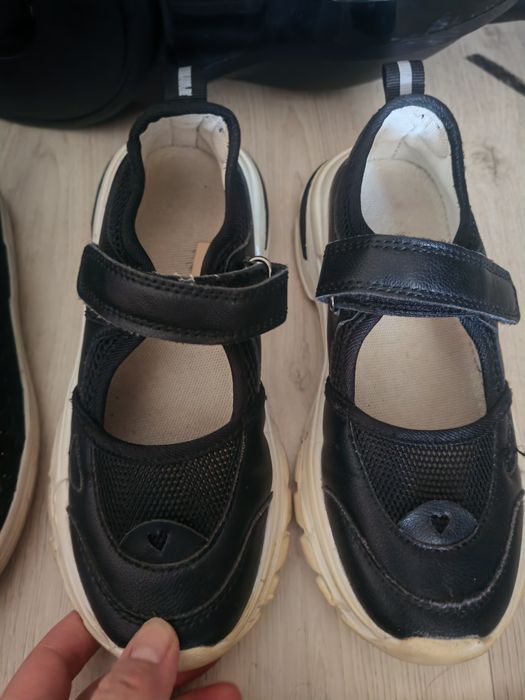 Продам обувь для девочки