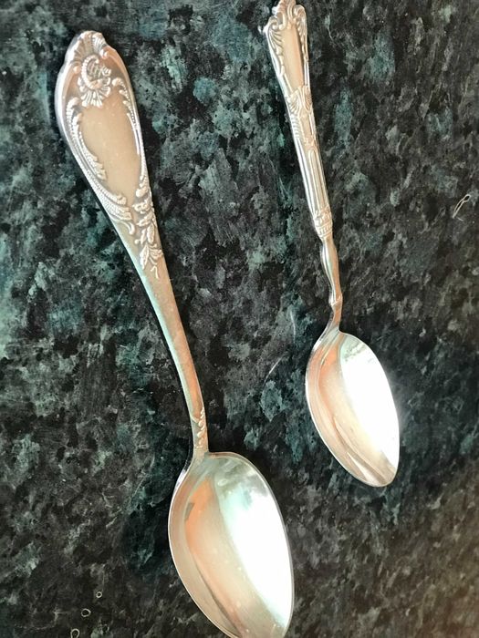 Красиви сребърни лъжици