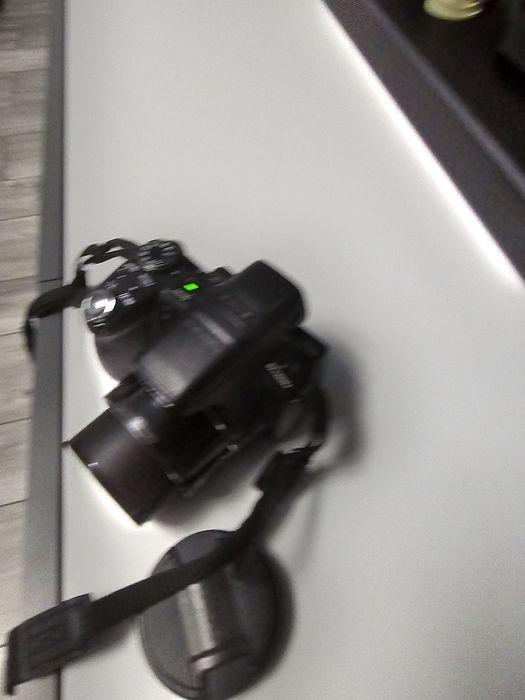 Vând aparat foto Sony încărcător si geantă transport