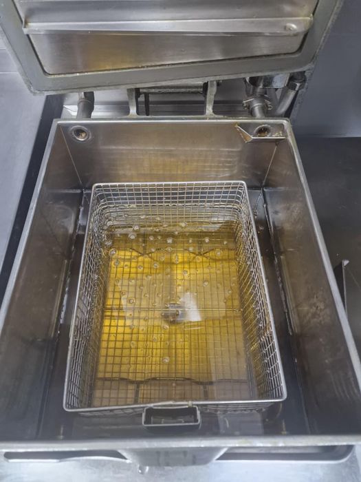 Продам профессиональную фритюрницу