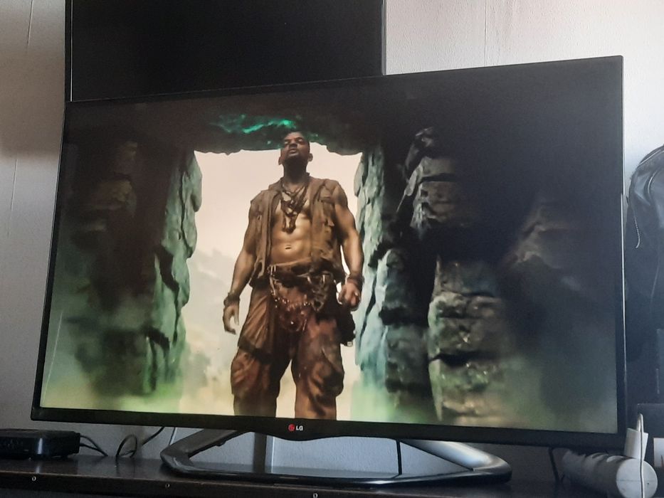 Телевизор LG продаю 107/62 диаметр