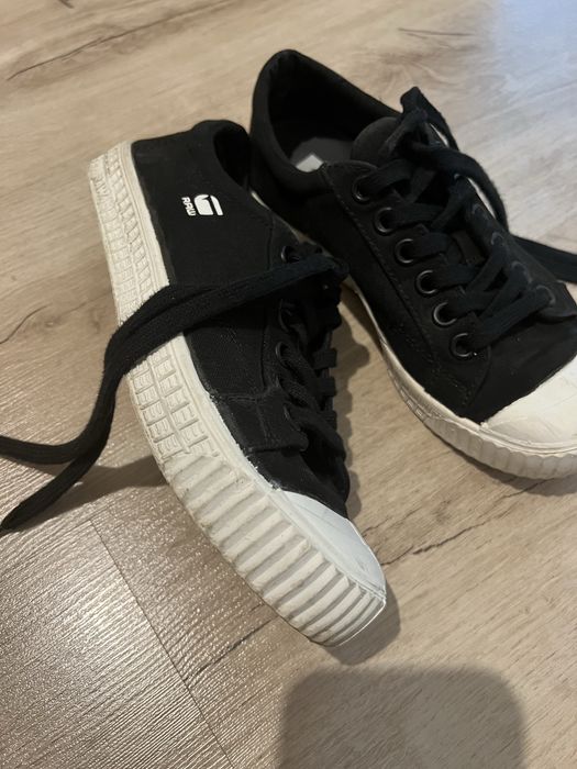 Продавам дамски кецове G-Star