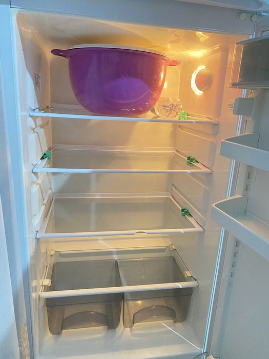 Продам рабочий холодильник