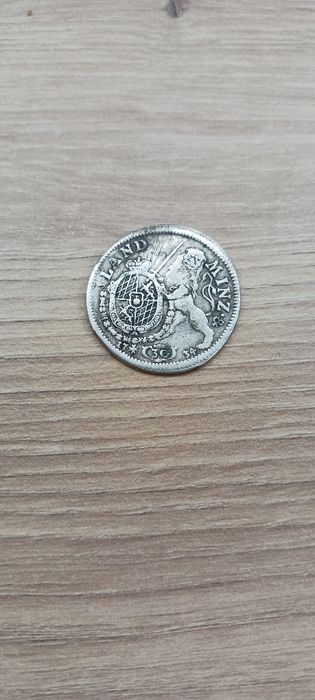Moneda veche de aproape 300 de ani