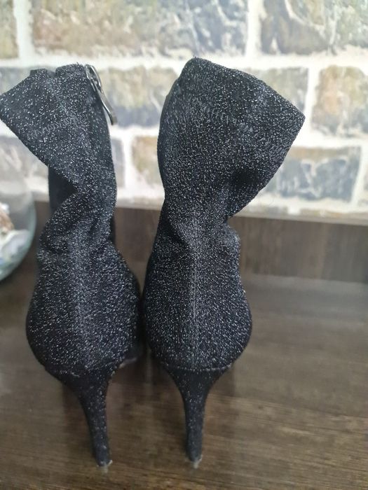 Нарядные женские ботинки