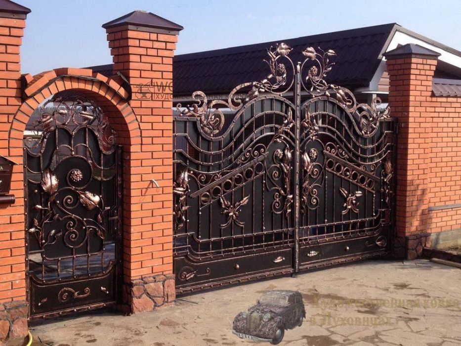 Покраска ворота перила дверь стены