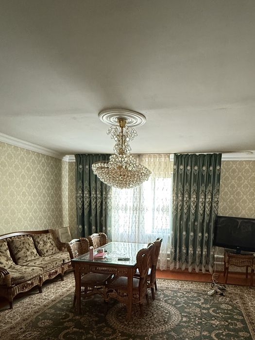 Продам хрустальную люстру