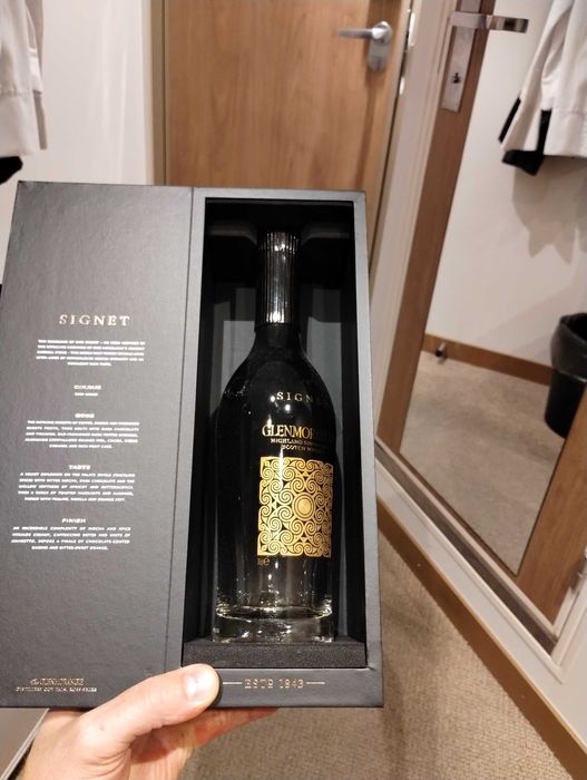 Празни бутилки от алкохол