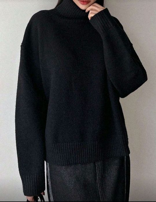 Пуловер в черно Хs