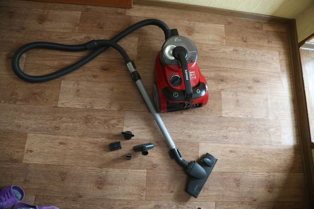 Пылесос Филипс красный