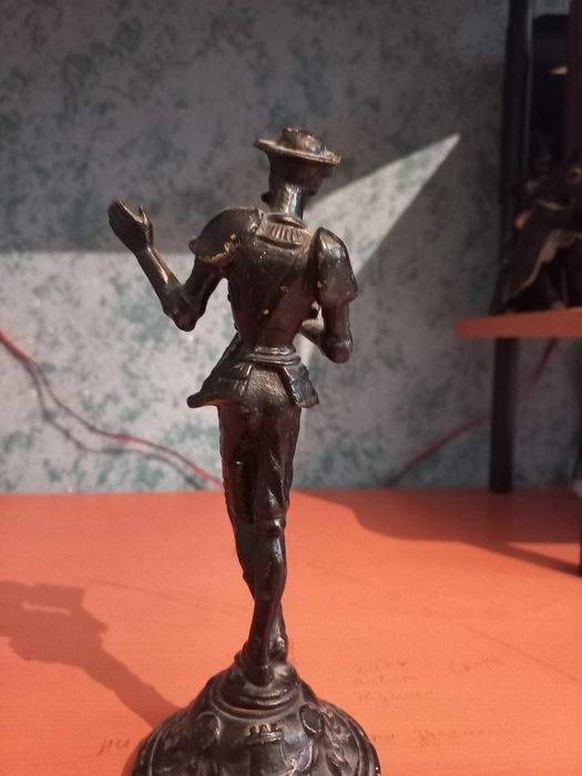 Продам статуэтку