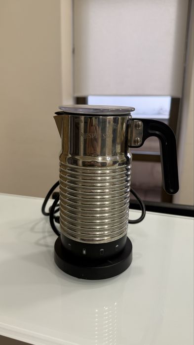 Кофемашинка Nespresso Essenza Mini