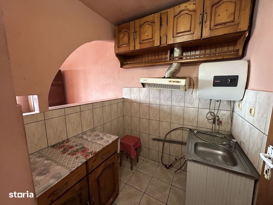 Vand gars.conf.2, st.33 mp.,in Gradiste,str.Comunarzilor,et.4/4