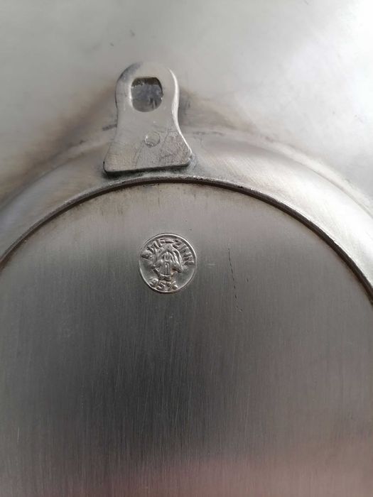 Масивна чиния, релефни сцени по Ренесансови майстори