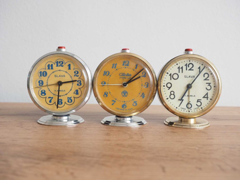 Ceas deșteptător mecanic sovietic „Slava”, funcțional