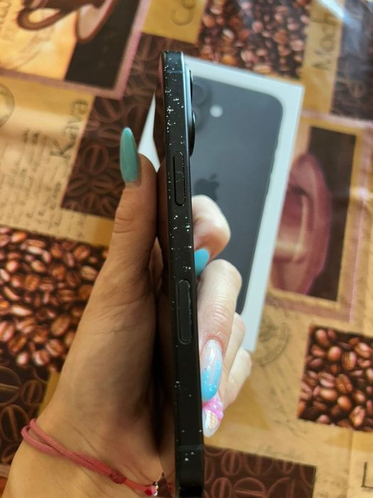 iPhone 16 - с кутия и оригинално зарядно