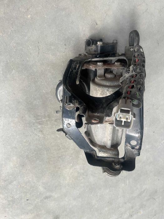 Компресор въздушно окачване Toyota Land Cruiser 150