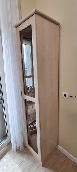 Шкаф-пенал со стеклом. СРОЧНО!