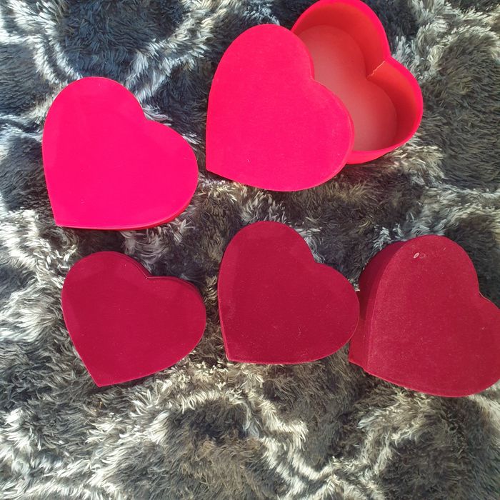 Cutii din carton imbracate in catifea