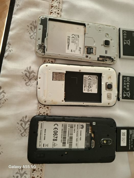 Titlu: Telefoane mobile vechi - Samsung și Huawei (3 bucăți)