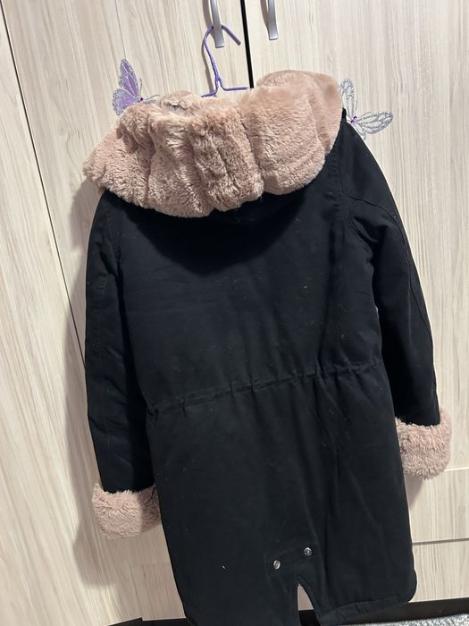 Дамска парка в черно и бебешко розово