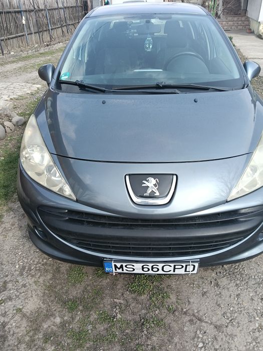 Vând Peugeot 207