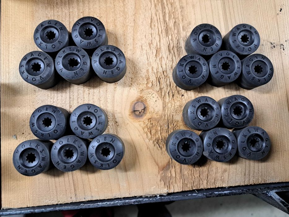 20 бр. оригинални капачки за болтове VW Фолксваген