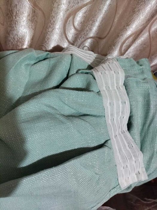 Шторы (занавески)  плотные, солнцезащитные, отличного качества.