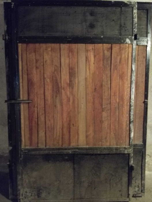 Гаражна врата двукрила