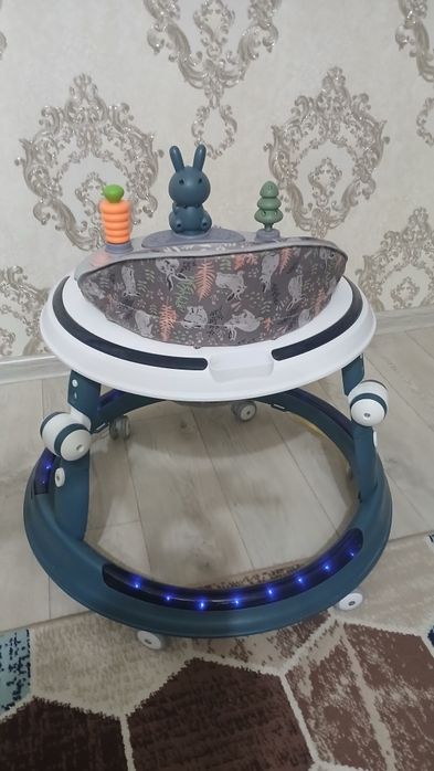 Продам детские ходунки почти новые