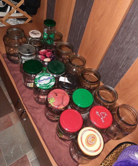 Продаются банки разные