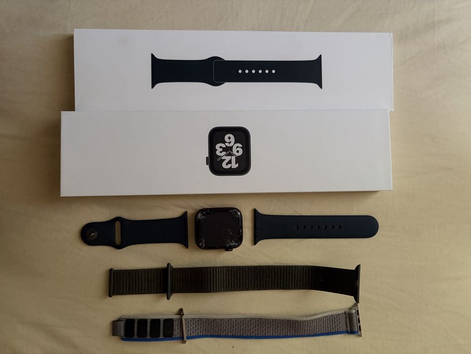 Продаю Apple Watch SE 2 с разбитым стеклом