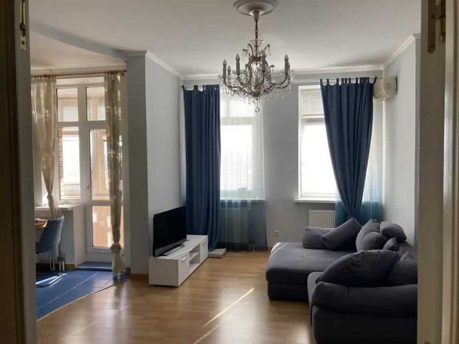 Дава се под наем Двустаен апартамент в София, Слатина - 70 кв.м за 612 € - Снимка #1