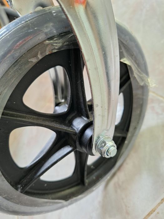 Продава комплект инвалидна количка и санитарно инвалиден стол