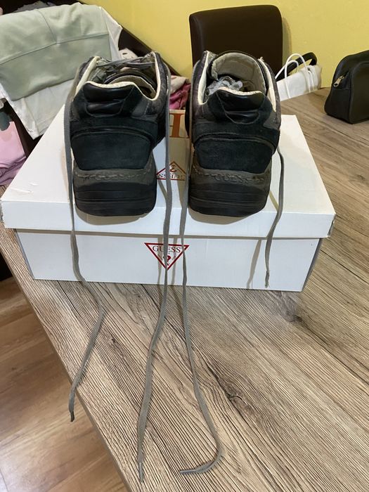 Обувки guess черни 45 номер