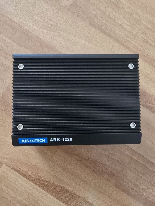 Advantech ARK-1220L.