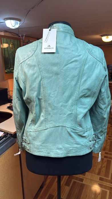 Кожанная женская куртка